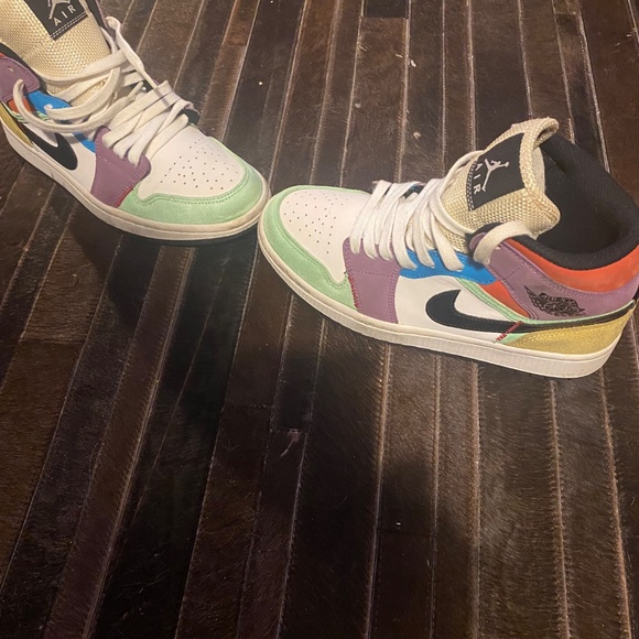 AIR JORDANS 1 MID SE LIGHTBULB - Picture 3 of 3